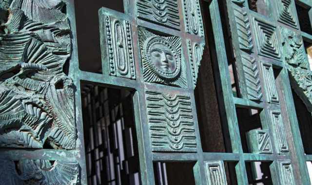 Crocifissi, cancellate e fontane: tra le strade di Bari si nasconde l'arte dei fratelli Spizzico